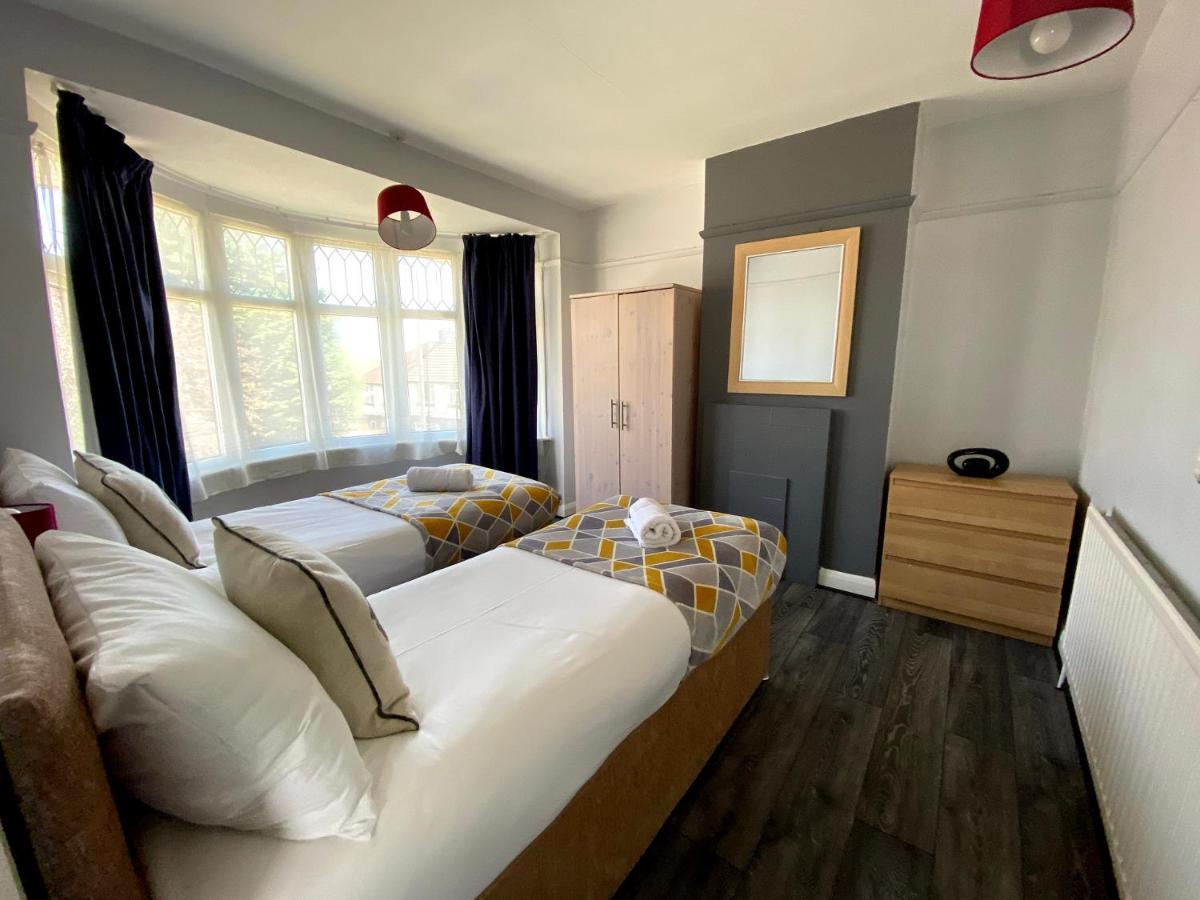 Exton House -Huku Kwetu 4 Bedroom House- Luton Airport - Group Accommodation - Up To 7 People Extérieur photo